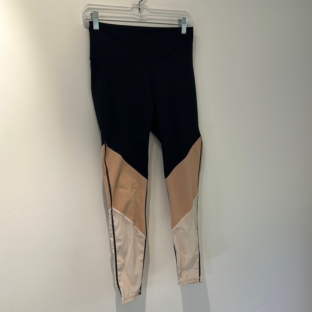Fabletics Power Hold size Medium leggings